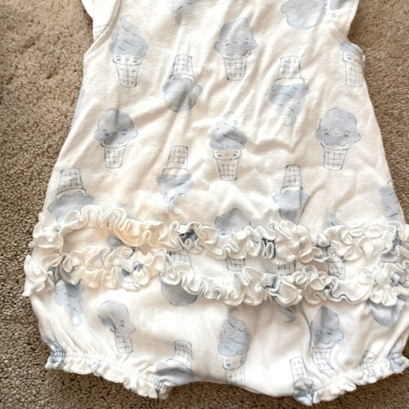 Carter’s 3m Pastel Cloud Romper w/Frill Detail 3m - Picture 2 of 3